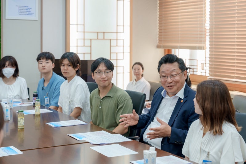 한‧일 대학생들과 저출생‧고령사회 대응 및 국제적 협력방안 모색 간담회 사진 이미지