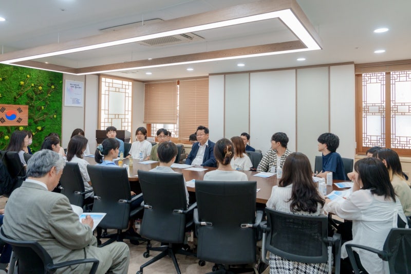 한‧일 대학생들과 저출생‧고령사회 대응 및 국제적 협력방안 모색 간담회 사진 이미지